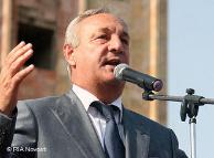 Abchasiens Präsident Sergei Bagapsch spricht in ein Mikrofon (Foto: Vladimir Popov/RIA Novosti)